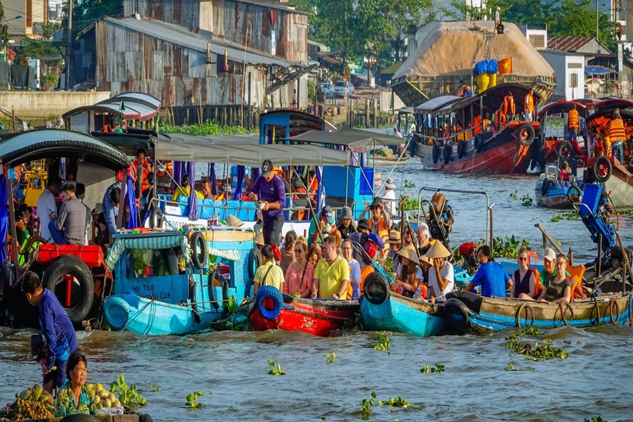 Can Tho Floating Fish Farms and Markets Tour