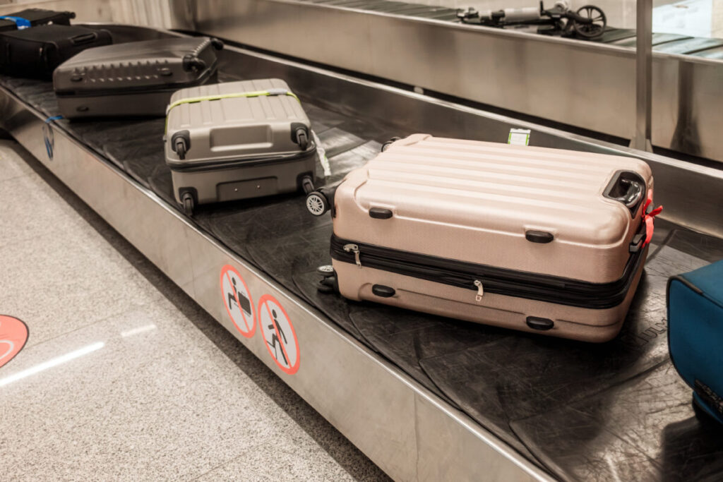 Luggage in various colors on an airport's luggage conveyor