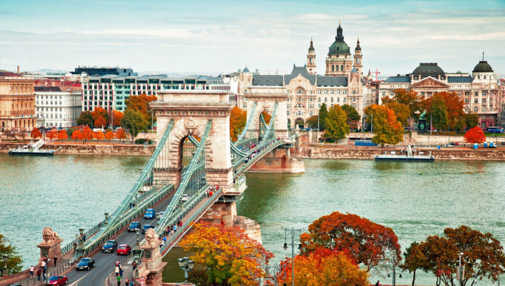 Panoramic view of the Széchenyi Chain Bridge and Budapest, Hungary Cityscape