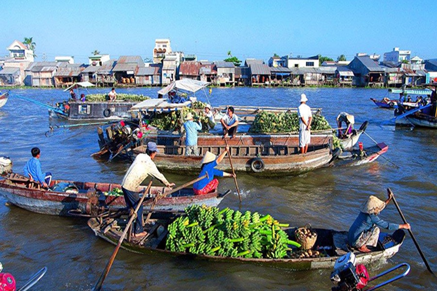 floating seafood farms in Vietnam