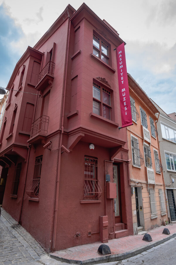 The exterior of the Museum of Innocence, featuring a charming facade and inviting entrance surrounded by greenery