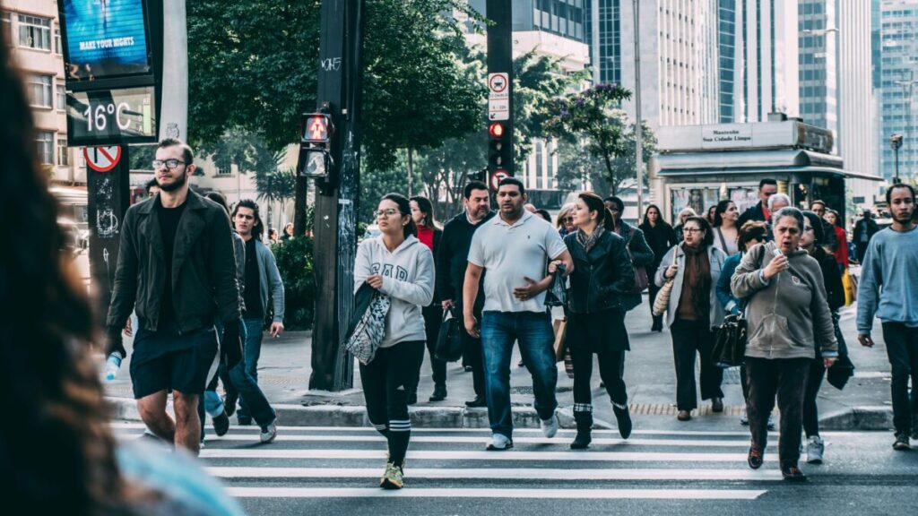 Maintaining Awareness in Crowded Areas