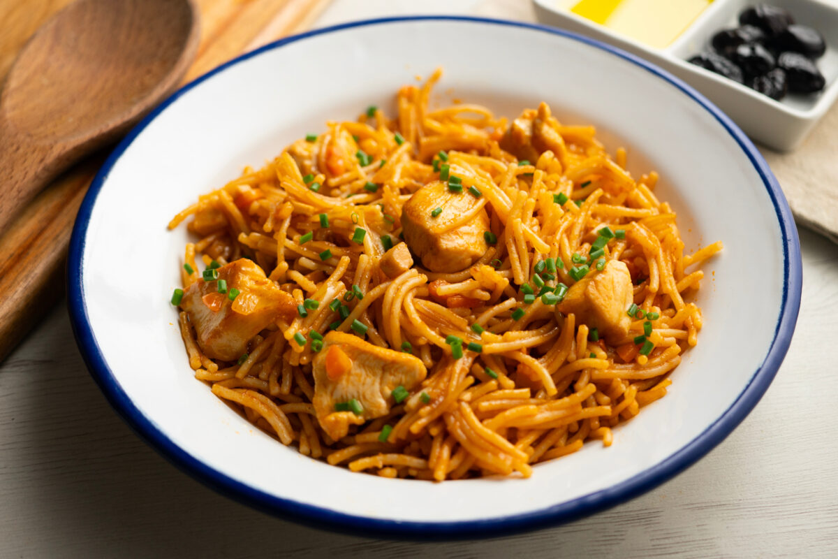 Spanish fideua paella with chicken and vegetables.